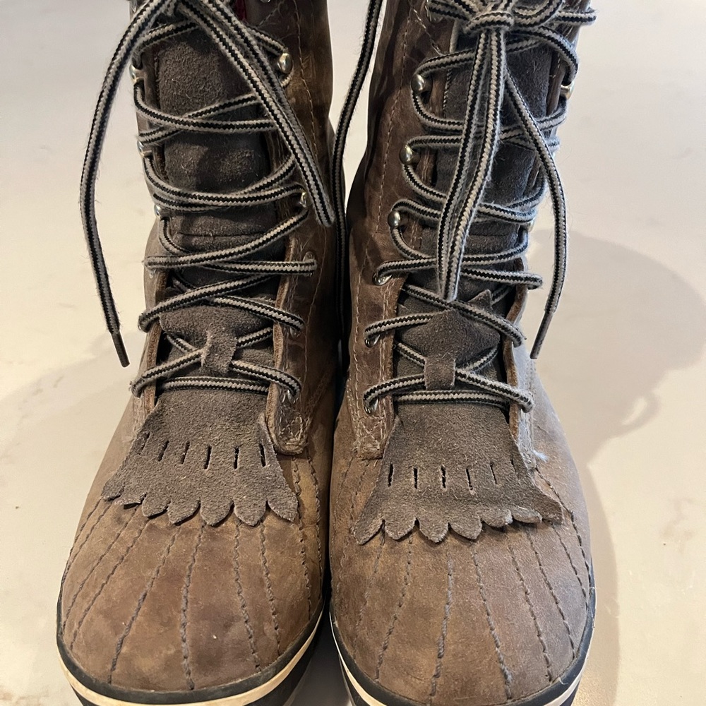 Sorel waterproof mid insulated boots size 7
